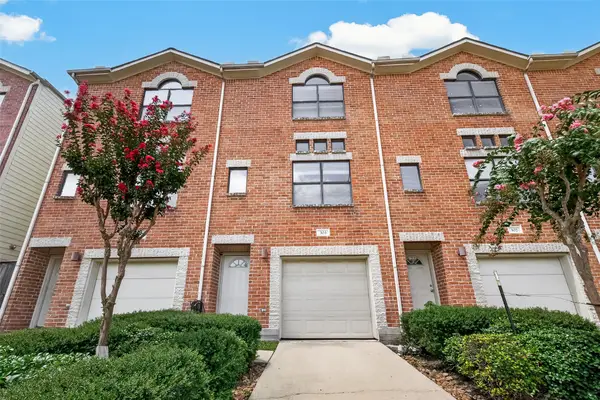 3501 Link Valley Drive #303, Houston, TX 77025