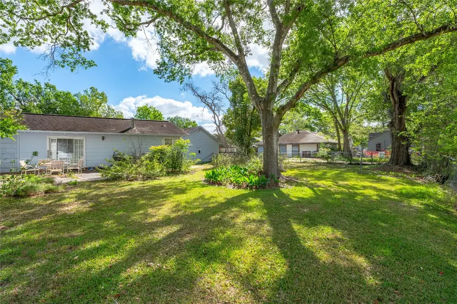 418 E Strand Street, El Campo, TX 77437 - #2