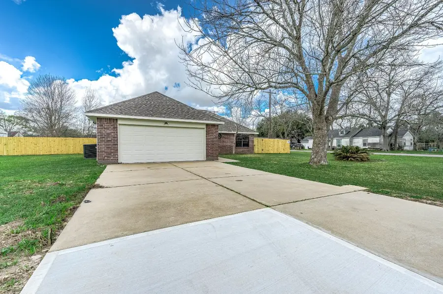 3706 Live Oak Street, Damon, TX 77430 - #3