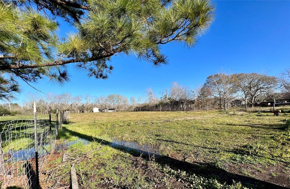 Avenue E, Liverpool, TX 77577 BHGRE