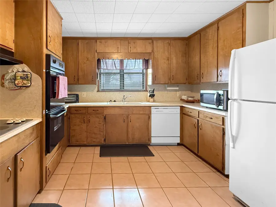 130 Elm Street, Flatonia, TX 78941 - #2