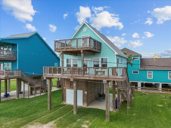 130 Beachcomber Avenue, Surfside Beach, TX 77541
