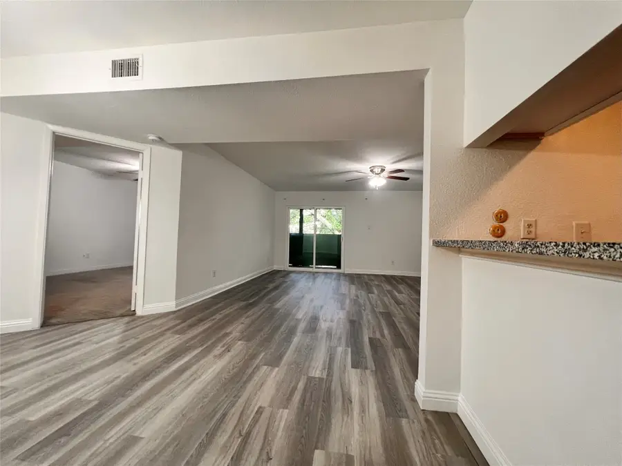 3005 Walnut Bend Lane #32, Houston, TX 77042 - Image #3