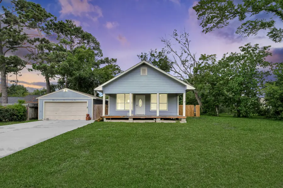 114 N Holmes Street, La Porte, TX 77571 - #2