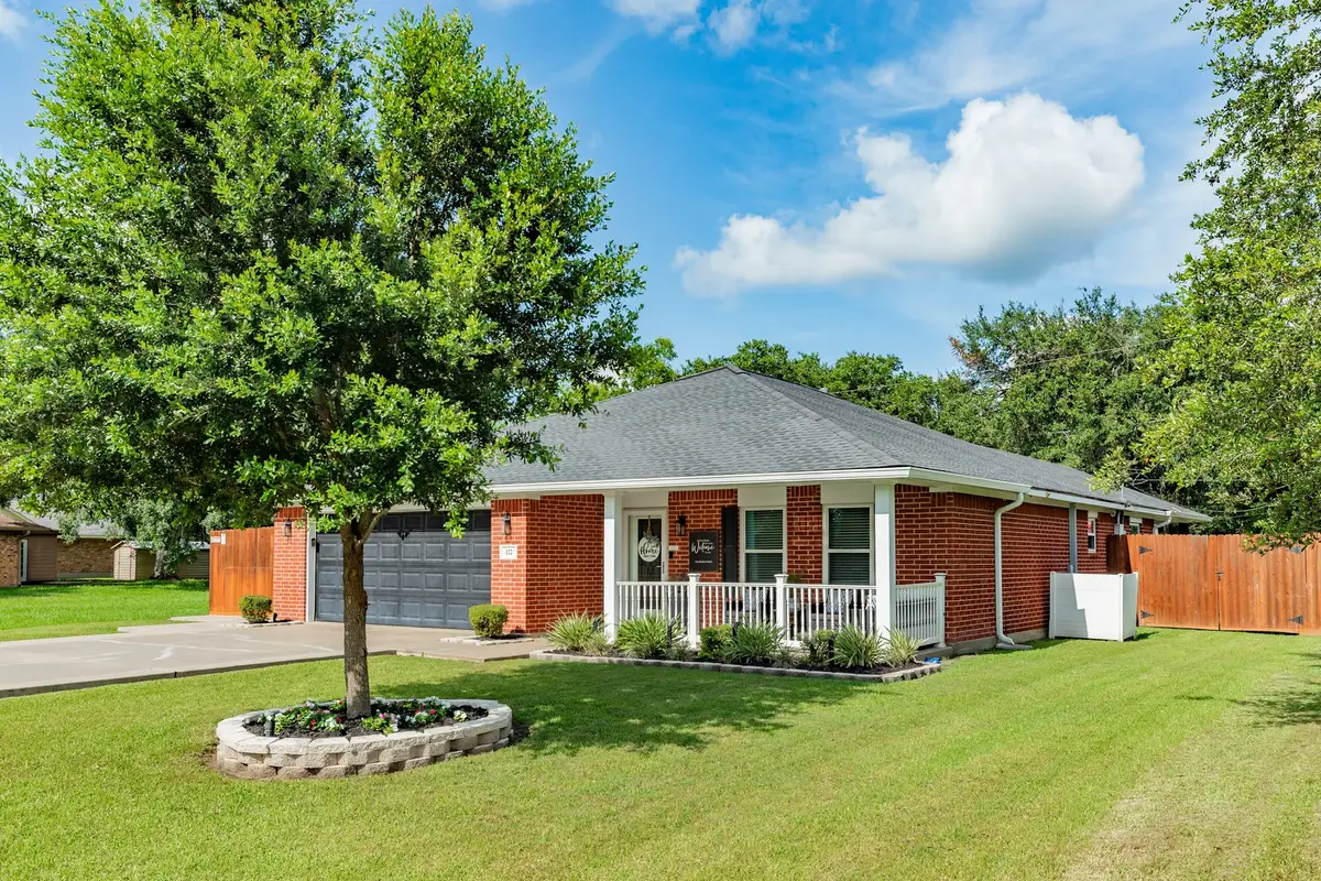 112 Lillian Drive, West Columbia, TX 77486 - #1