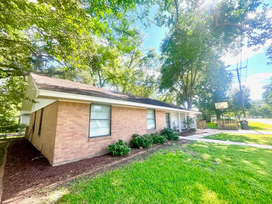817 Washington Street, Columbus, TX 78934 - #3