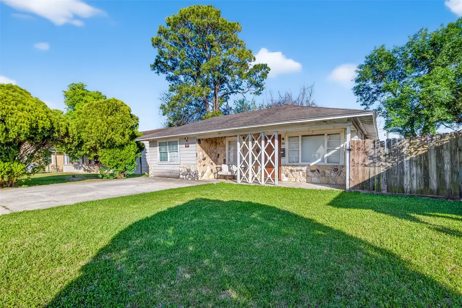 504 N Circle Drive, Baytown, TX 77520 - #3