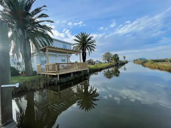 1168 N Tinkle Lane, Crystal Beach, TX 77650