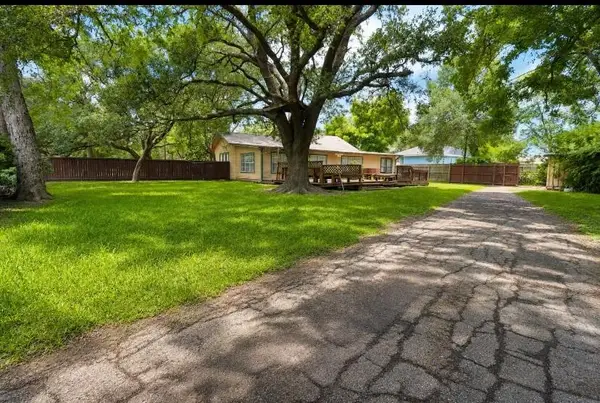 315 S Johnson Street, Alvin, TX 77511