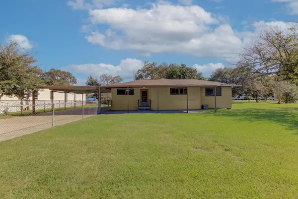 7906 Spivey Road, Highlands, TX 77562