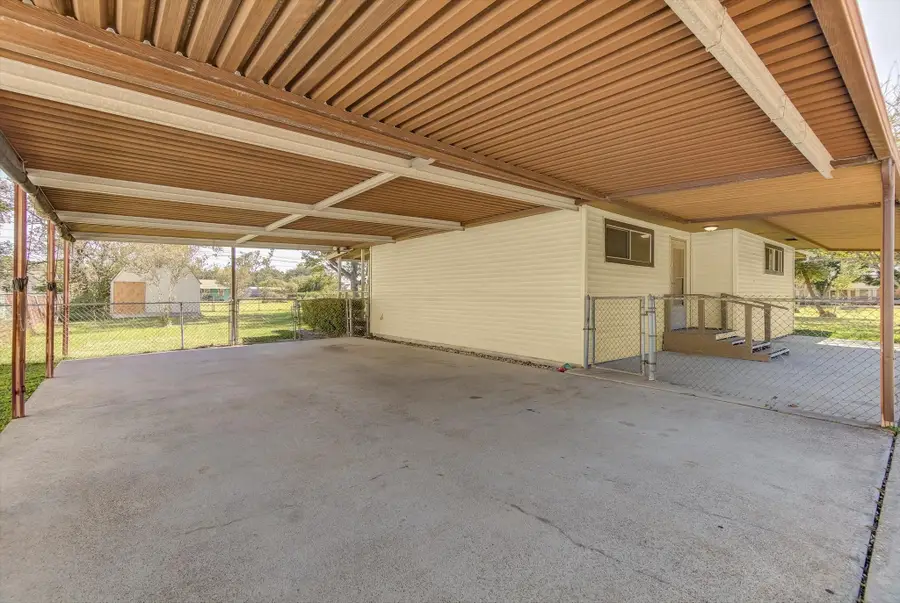 7906 Spivey Road, Highlands, TX 77562 - Image #3