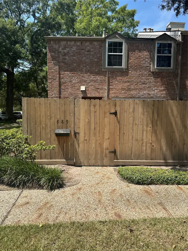 889 Wax Myrtle Lane, Houston, TX 77079
