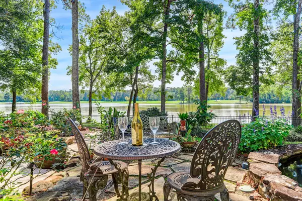 14 Shorelake Drive, Kingwood, TX 77339