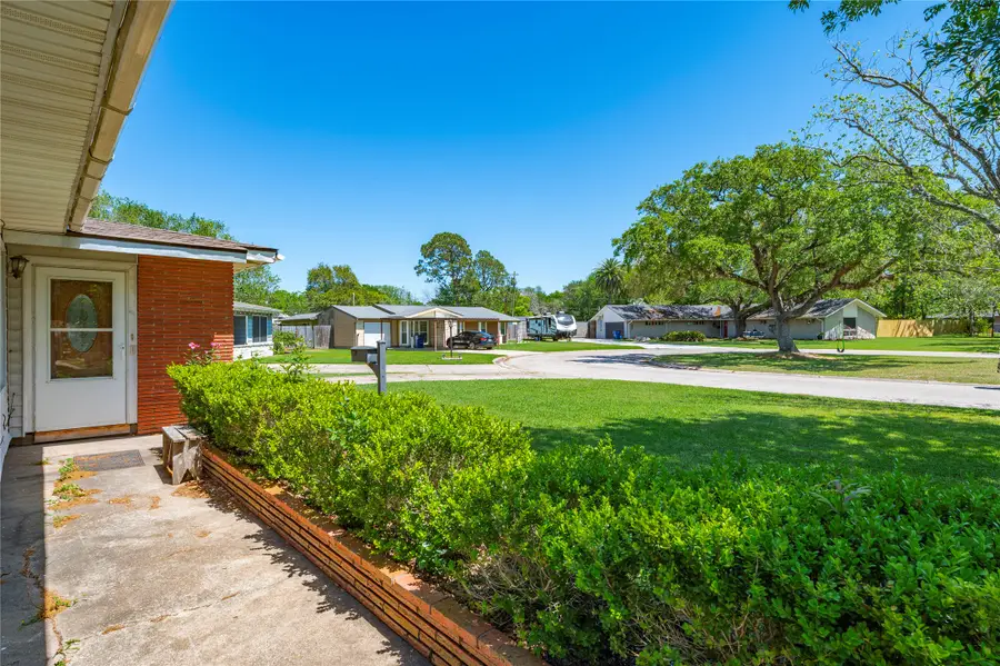 1216 15th Avenue N, Texas City, TX 77590 - #2