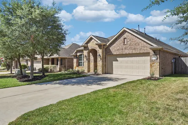 637 Maple Point Drive E, Conroe, TX 77301