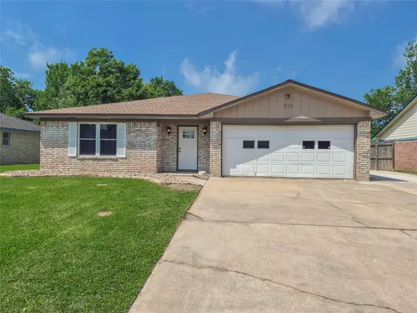 518 Walnut Street, Lake Jackson, TX 77566