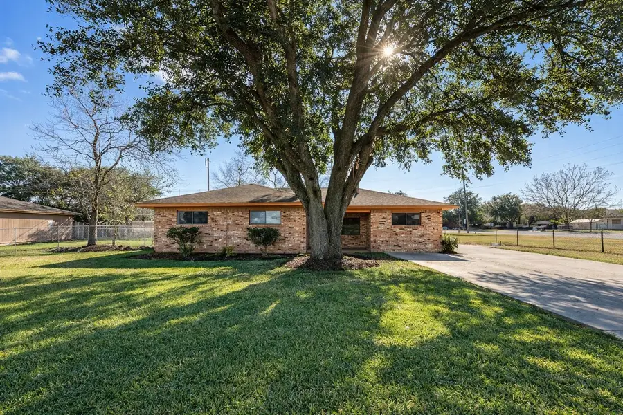 304 Frankie Street, Wharton, TX 77488 - Image #2