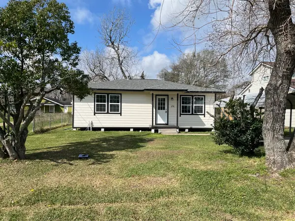 170 Lois Street, Clute, TX 77531