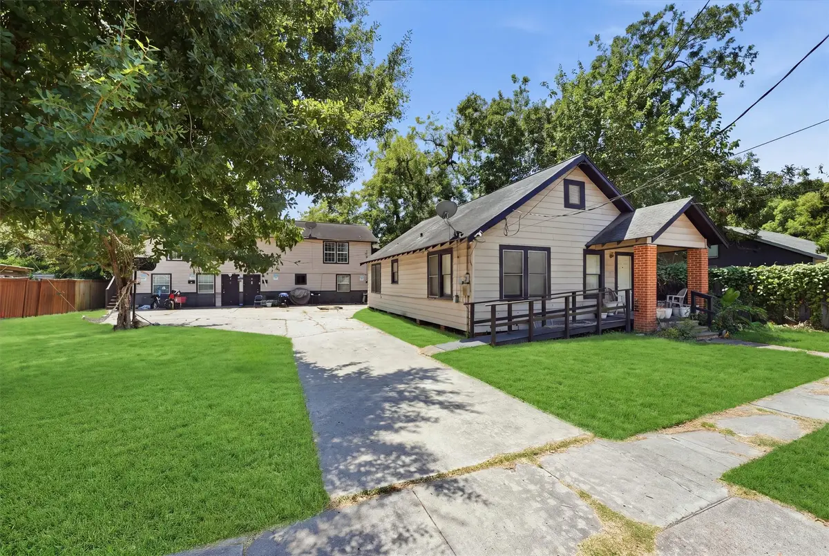 605 E Hunnicutt Street, Baytown, TX 77520 - #1