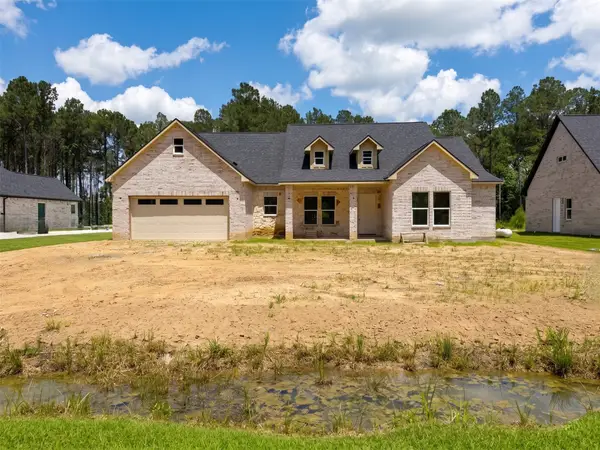 3033 Coast Dr, Dayton, TX 77535