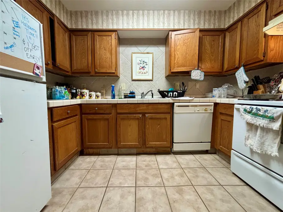 611 Reed Avenue, Wharton, TX 77488 - Image #2