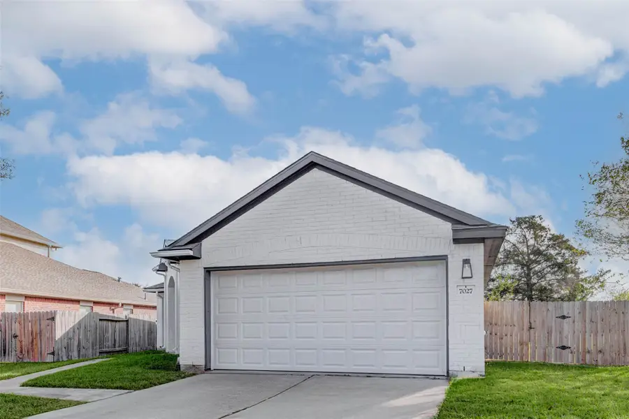 7027 Sun Creek Drive, Hitchcock, TX 77563 - Image #3