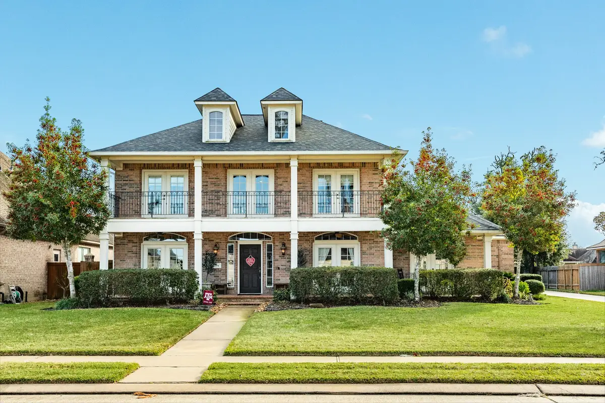 204 Arrowhead Drive, Lake Jackson, TX 77566 - #1