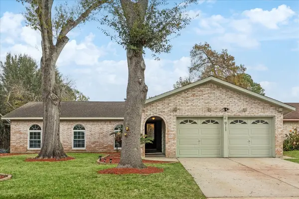 15711 Rill Lane, Houston, TX 77062