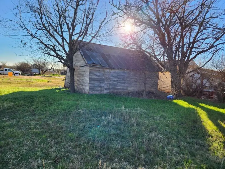 1226 Avenue H, Anson, TX 79501 - #2