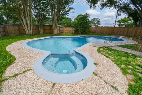 6042 Willowbend Boulevard, Houston, TX 77096