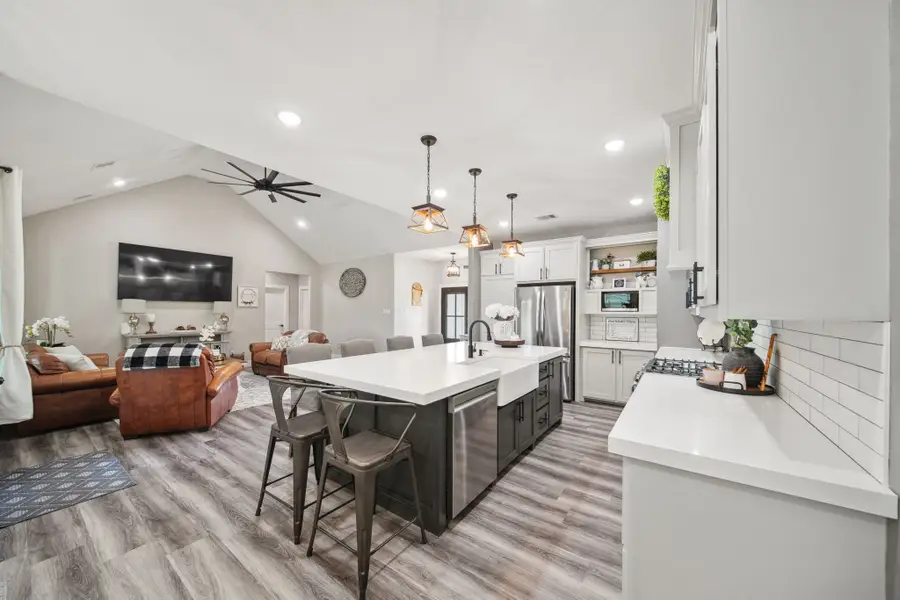 7332 Kurt Drive, Brenham, TX 77833 - Image #3