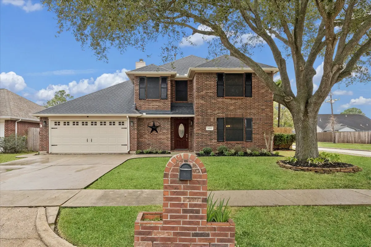 10900 Spruce Drive S, La Porte, TX 77571 - Image #1