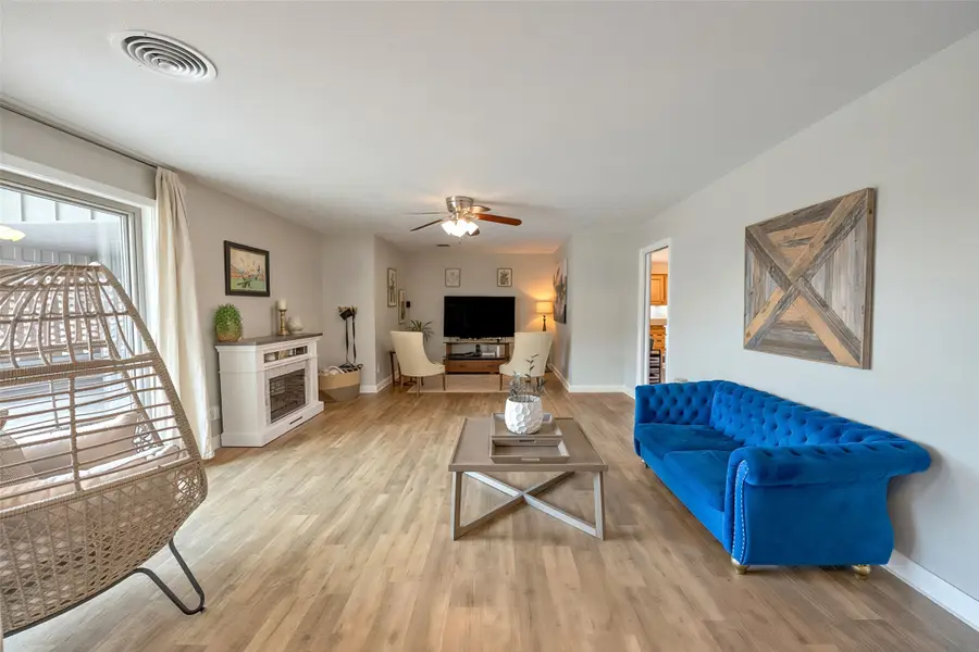 401 E Stone Street, Brenham, TX 77833 - #2