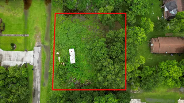 6702 Lewis Rd, Hitchcock, TX 77563