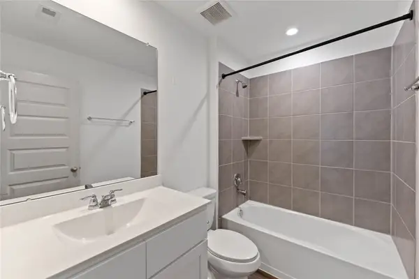 1026 Great Barracuda Lane, Alvin, TX 77511