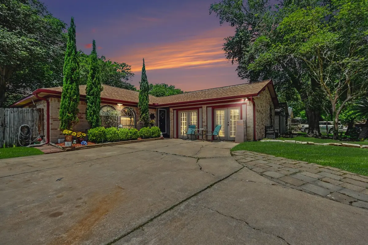 305 Seabreeze Drive, League City, TX 77573 - #1
