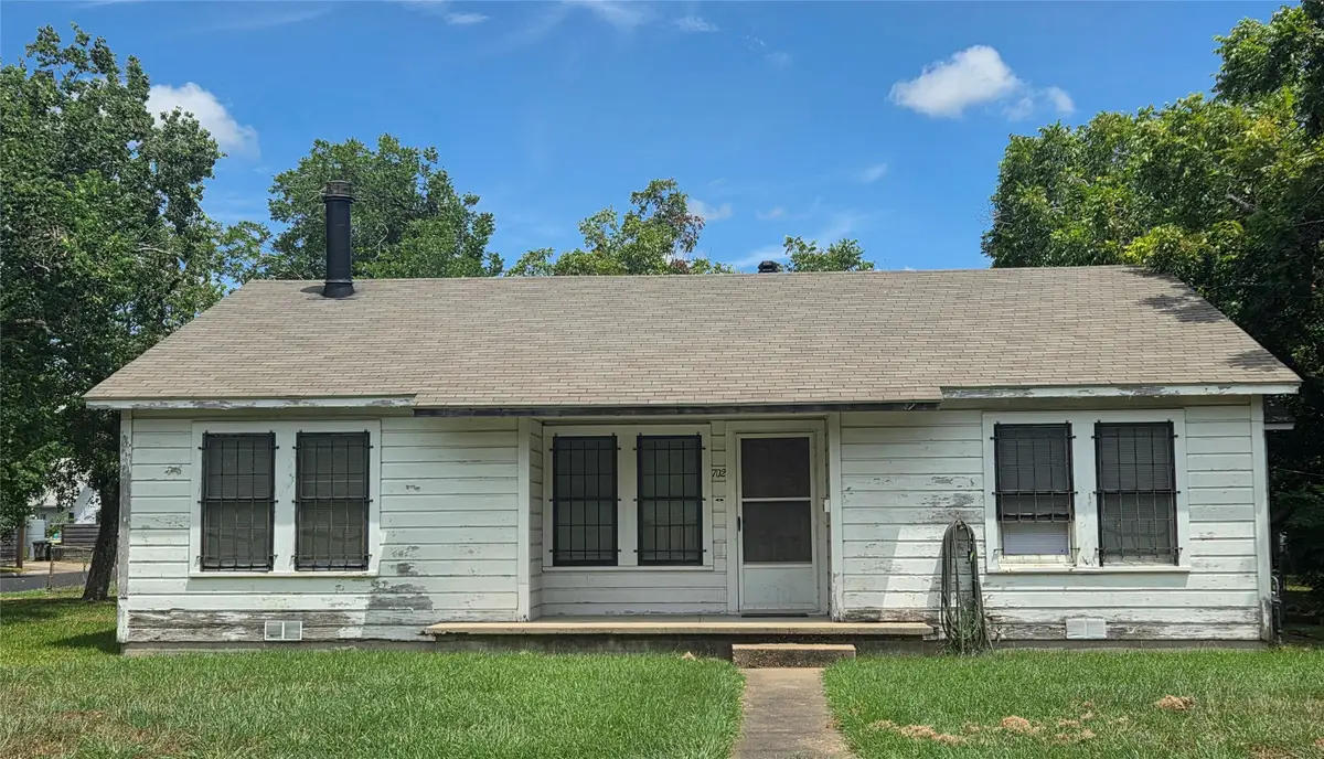 702 E Trinity Street, Victoria, TX 77901 - #1