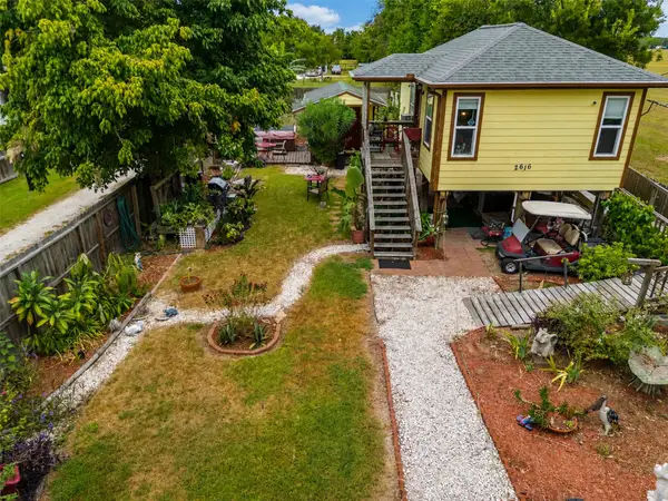 2616 Avenue H, Dickinson, TX 77539