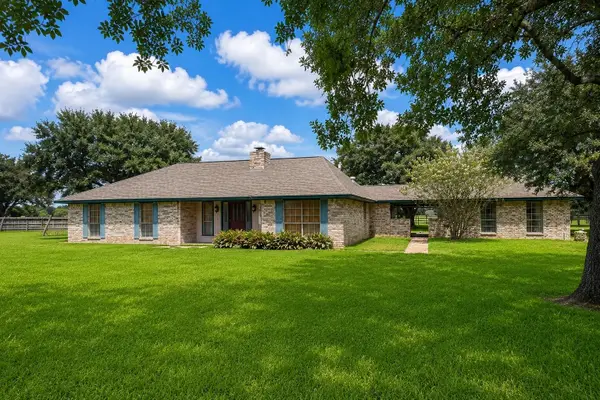 8696 Moravian Drive, Sealy, TX 77474