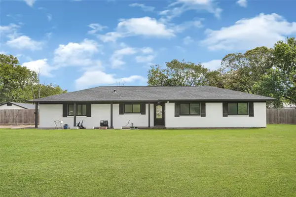 302 County Road 893a, Angleton, TX 77515