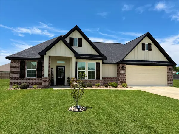 817 Greystone Lane, Angleton, TX 77515