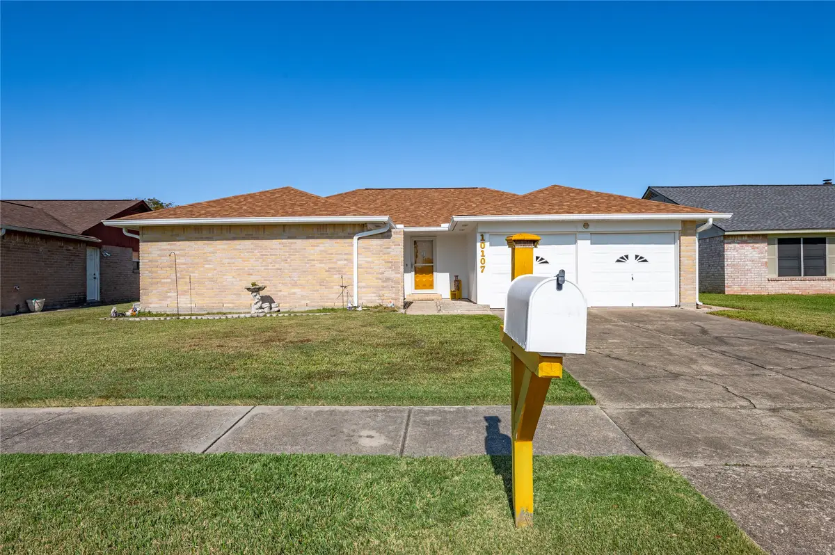 10107 Rocky Hollow Road, La Porte, TX 77571 - Image #1