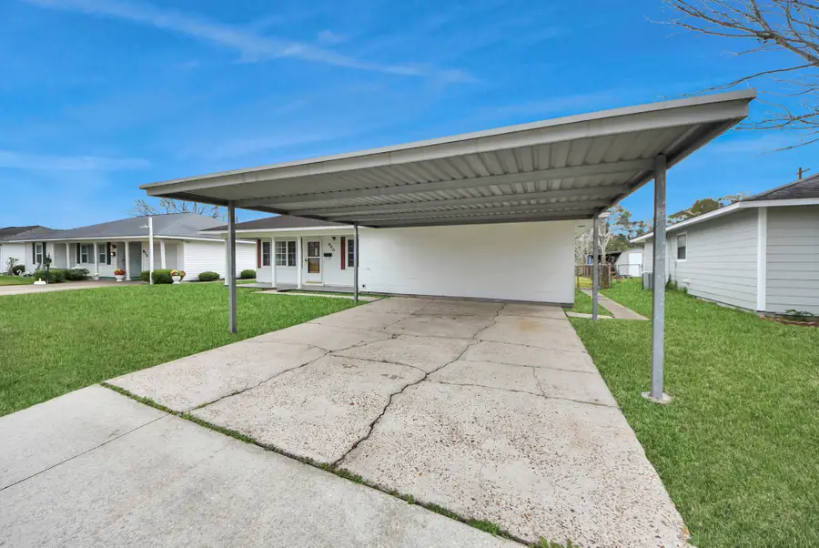 900 S Circle Drive, Baytown, TX 77520 - #3