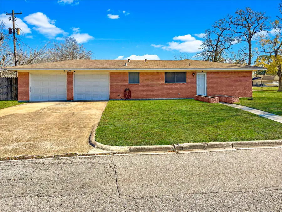 2000 E Fayle Street, Baytown, TX 77520 - #2