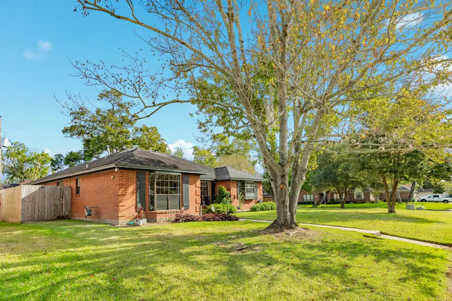 204 Sugar Cane Trace, Lake Jackson, TX 77566 - Image #2