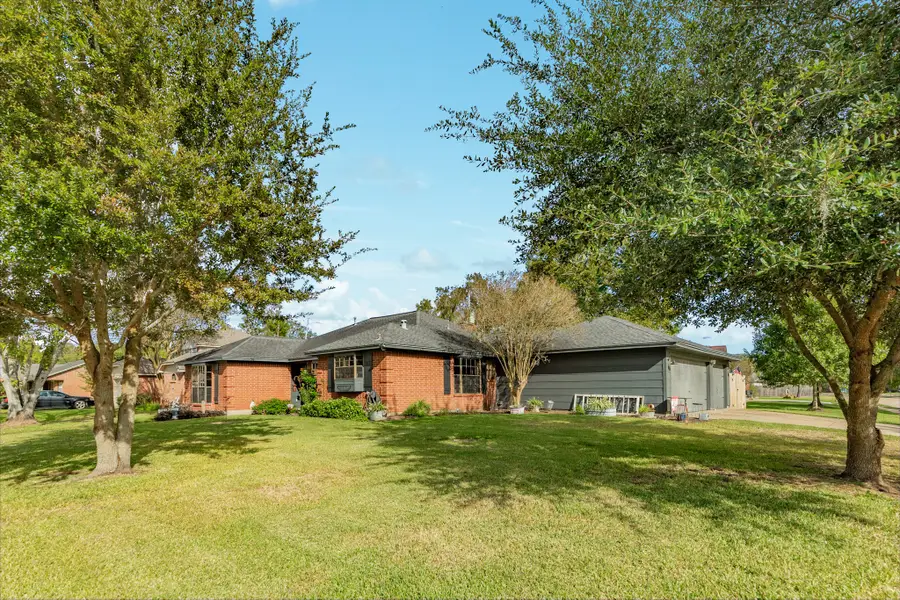 204 Sugar Cane Trace, Lake Jackson, TX 77566 - Image #3
