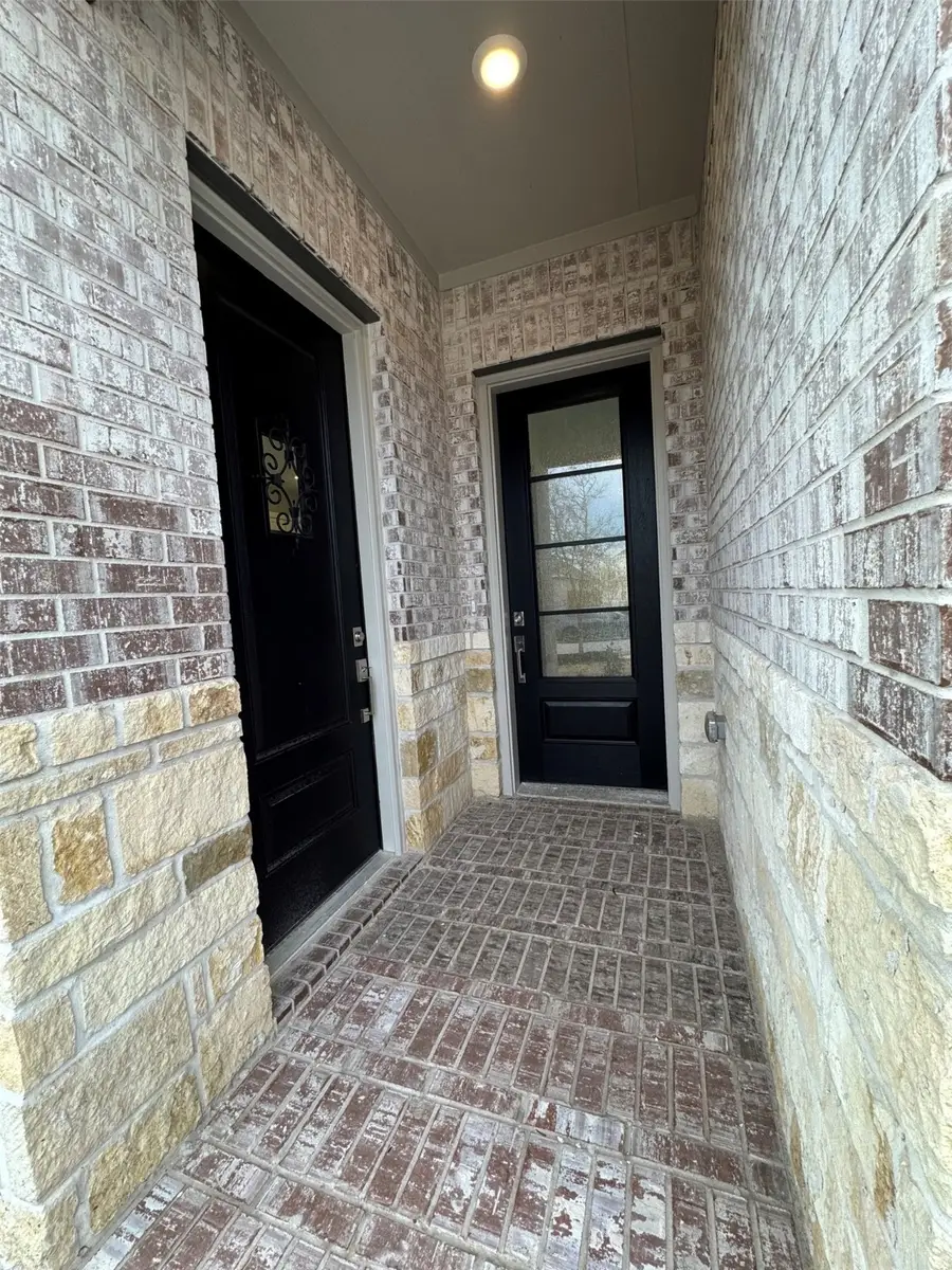 8214 Holly Blue Drive, Rosharon, TX 77583 - Image #2