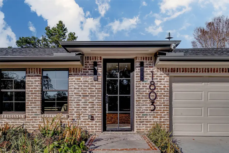 1803 Willowmoss Court, Houston, TX 77008 - Image #2