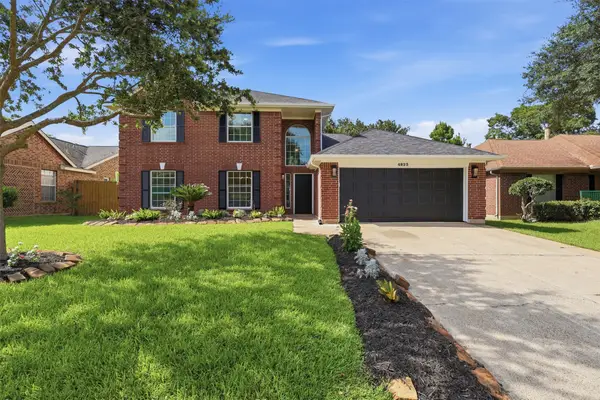 4823 Meadowglen Drive, Pearland, TX 77584