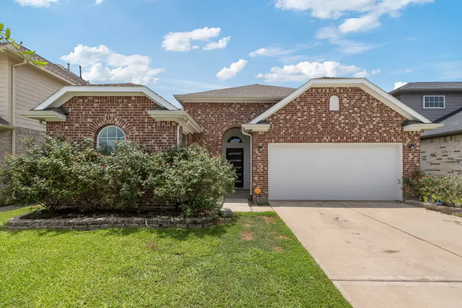 8803 W Crescent Lake Circle, Baytown, TX 77521 - #2